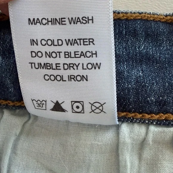 Judy Blue “Dad” High Rise Cell Phone Pocket Jeans With Distressed Spots Size 3 - Picture 16 of 16